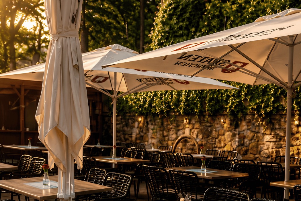 Abendliche Terrasse der Gaststätte Großvater in Blankenburg
