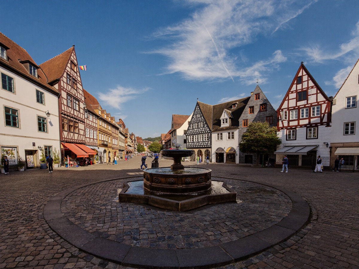 Marktplatz mit Fachwerkhäusern