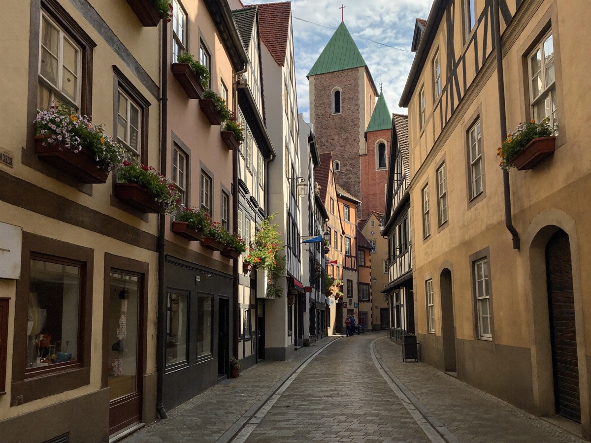 Gasse mit Fachwerkhäusern